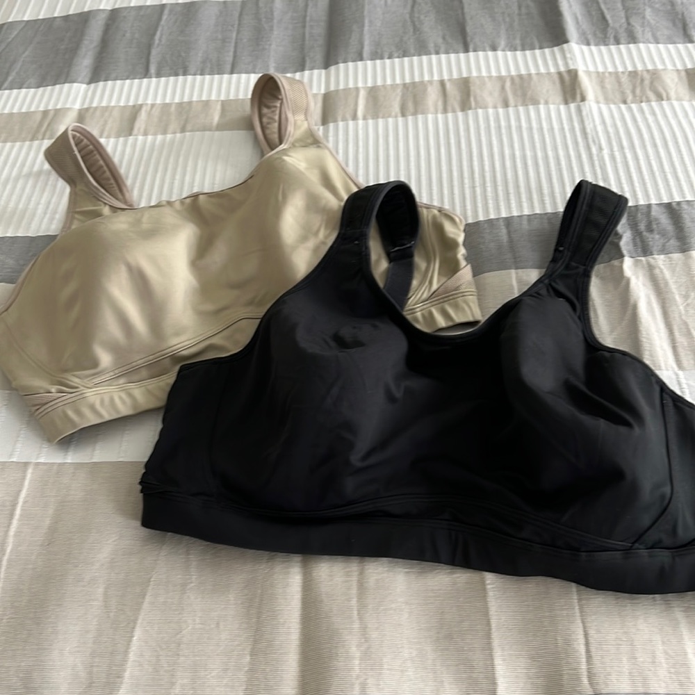 Set of two Moving Comfort Maia high impact sports bras.